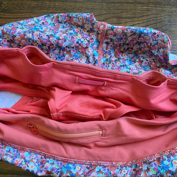 🏃🏻♀️Lululemon Floral Shorts - Picture 4 of 7